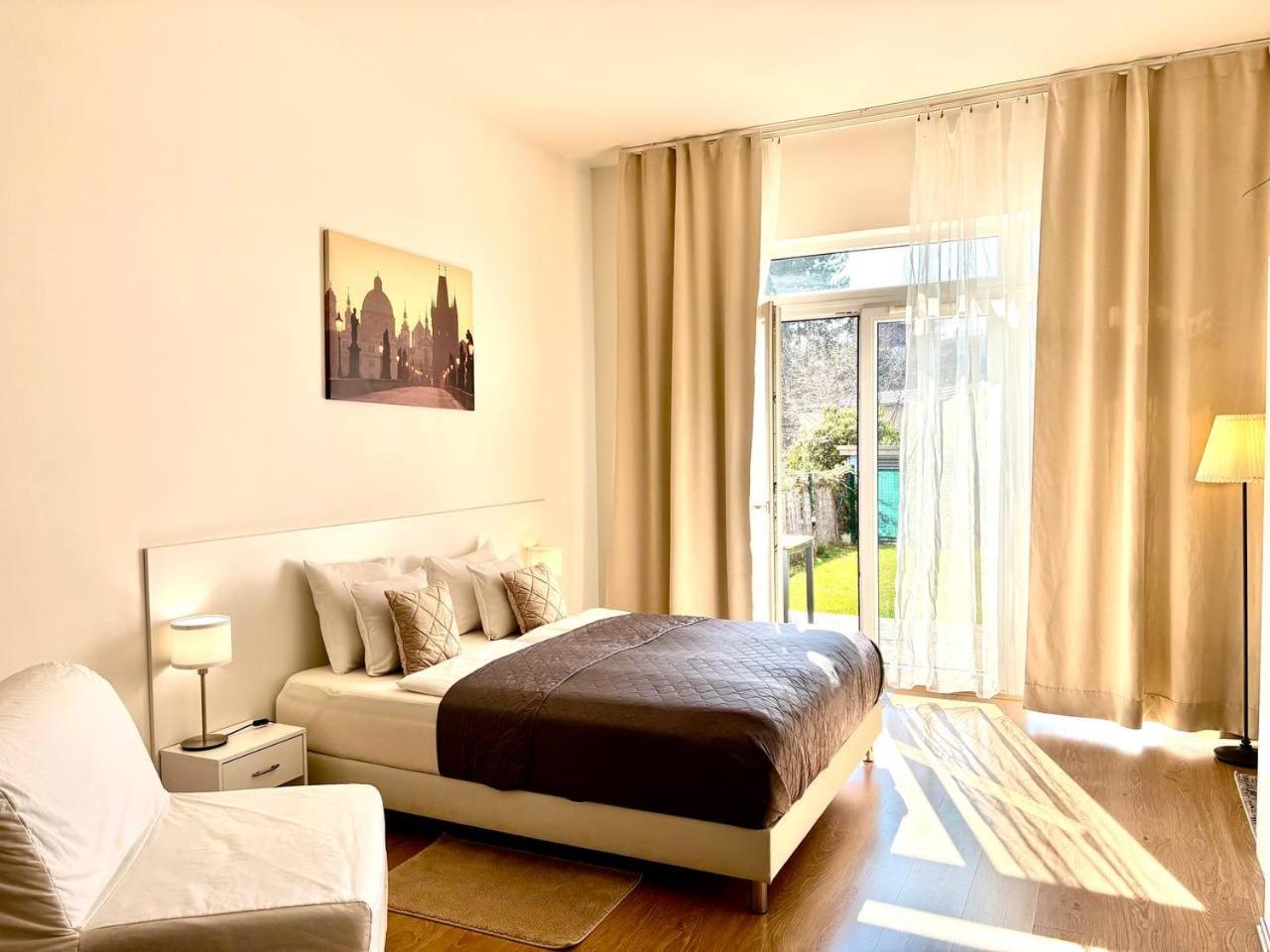 Maria Apartments - Free Parking Praga Exterior foto